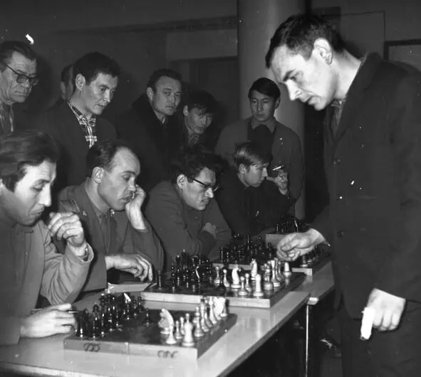 1968 год АлмаАта В тот год у нас проходил чемпионат СССР Гроссмейстеры - фото 25