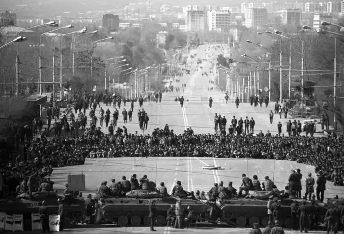 Массовые беспорядки в Душанбе 1990 год На следующий день начальник отдела - фото 18