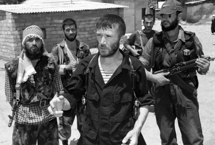 Боевики таджикской оппозиции Фото Сергея Жукова ИТАРТАСС Между тем в мае 1992 - фото 22