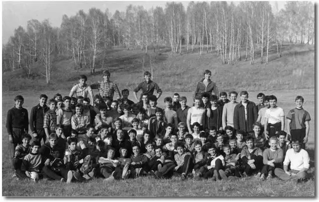 1989 г Новосибобл Слет ОФП РТФ НЭТИ крайний справа сидит тренер С - фото 2