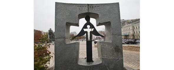 Памятник жертвам Голодомора 19321933 гг в г Киев Установлен в 1993 г у - фото 7