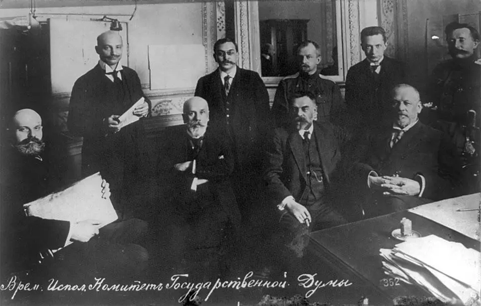 Члены Временного комитета Государственной думы Стоят В Н Львов В А - фото 16