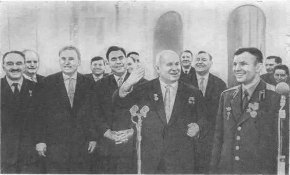 14 апреля 1961 года На приёме в Большом Кремлёвском дворце в честь выдающегося - фото 40