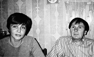 М Бурас и ААЗ дома у ААЗ примерно 2000 год Меня не было в России когда он - фото 1
