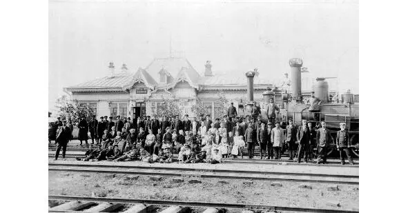 Встреча первого поезда на станции Иннокентьевская Первые рельсы пришли сюда ещё - фото 2