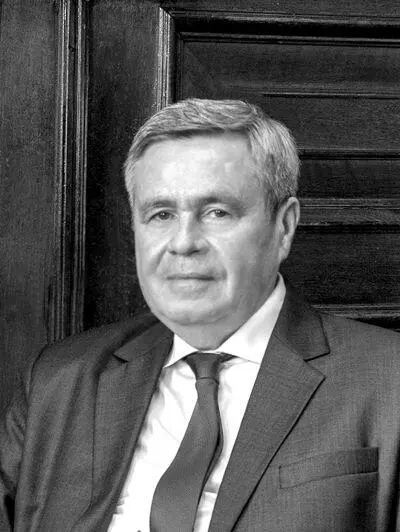 Что ты будешь делать опять приснилась Он скинул с себя простынку поднялся - фото 21