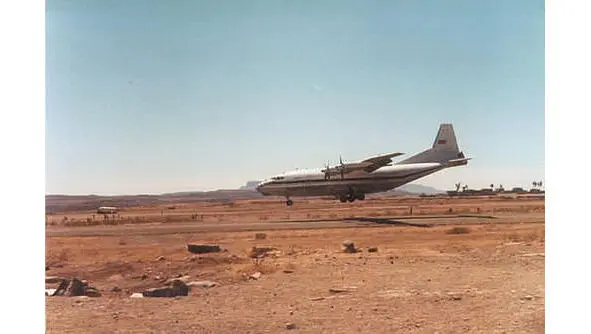 Посадка самолёта Ан12БП на аэродром Мэкэле 1984 год После выгрузки груза - фото 19