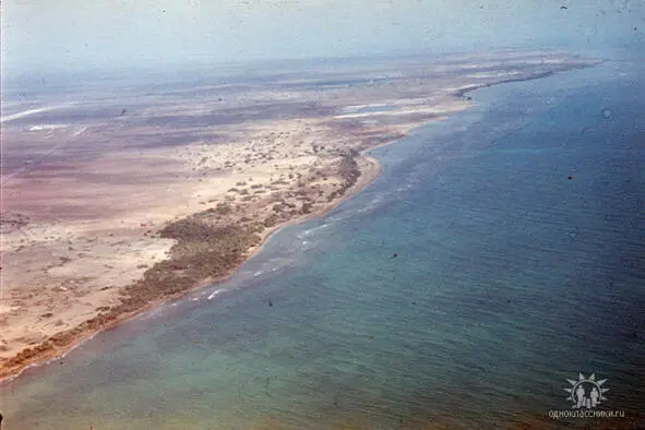 Красное море возле аэродрома Ассаб Вода в море оказалась ещё теплее чем - фото 21