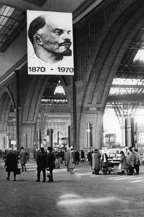 Осень 1973 года Девятнадцатилетняя Ангела Меркель прибыла на огромный - фото 3
