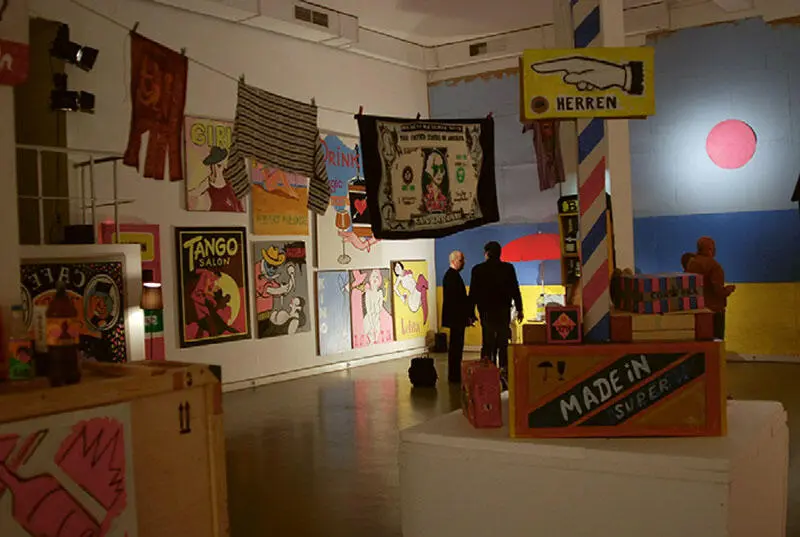 Вид экспозиции выставки Нормальная цивилизация в XL Галерее Москва 2009 - фото 5