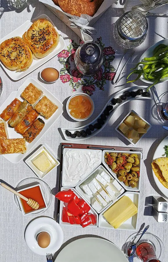 Турецкий завтрак это не просто приём пищи это настоящий ритуал событие - фото 3