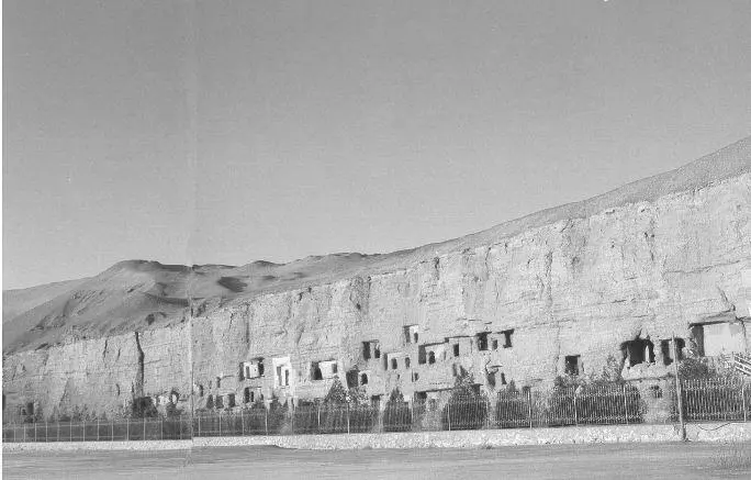 Рис 2 Горы Минша в свете заходящего солнца Благозвучие Дуньхуана - фото 10