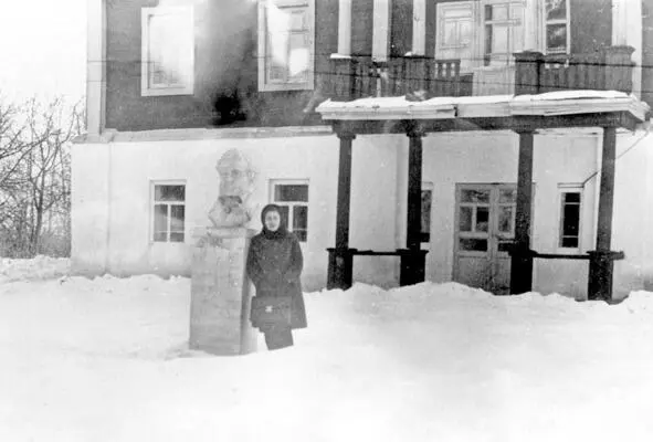 Здесь преподавала в 19711972 уч году Клюева Ольга Ивановна молодая - фото 13