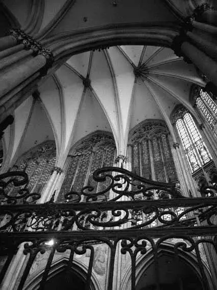 Своды главного зала Кёльнского собора Интерьер Кёльнского собора В 1248 - фото 144