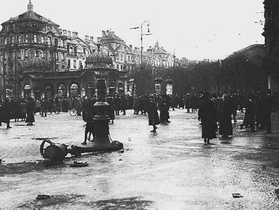 Карлсплац Фотография 1919 год Скульптурный дракон на фасаде Новой ратуши - фото 62