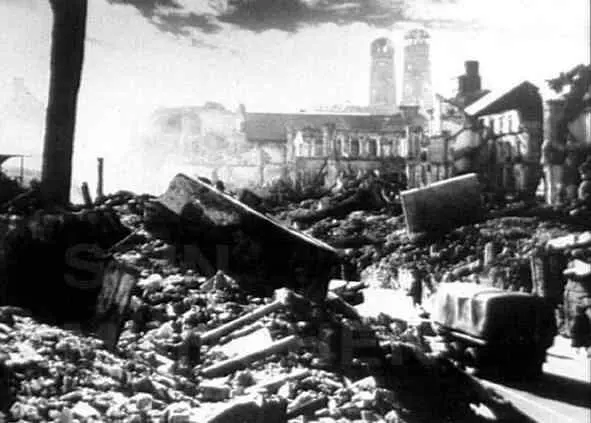 Весной 1945 года Мюнхен представлял собой груду развалин Сегодня бывший - фото 66