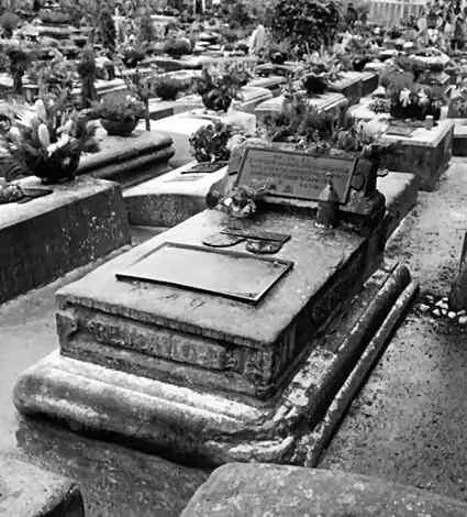 Могила Альбрехта Дюрера на старом городском кладбище Посещение мемориальных - фото 111