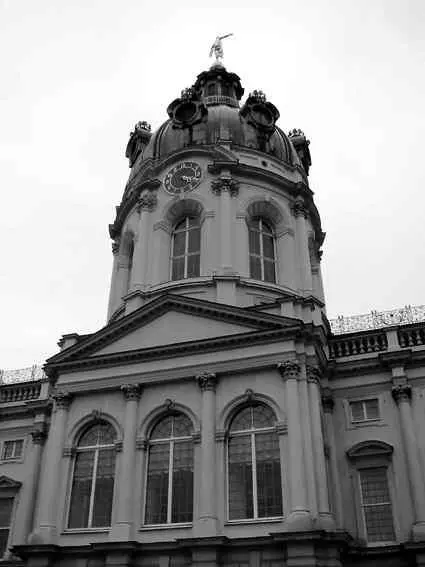Башня с куполом во дворце Шарлоттенбург Большая дубовая галерея дворца - фото 11