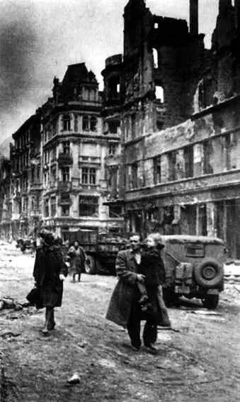 Берлин в мае 1945 года Район парка Тиргартен во время штурма Берлина - фото 56