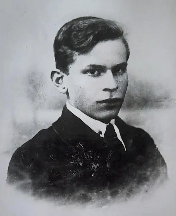В Н Болтинский в юности Работать Василий начал с 1917 г сначала был - фото 2