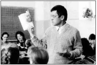 Встреча в родной школе 9 г Свободный 1992 С женой Майей и младшим сыном - фото 3