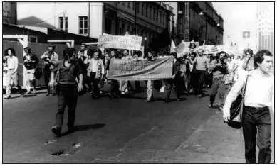 Демонстранты выходят на ул Горького 28 мая 1988 г Демонстрация 28 мая 1988 - фото 39