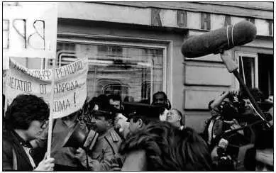 Критический момент демонстрации 28 мая 1988 г Ожидается митинг лето 1988 г - фото 41