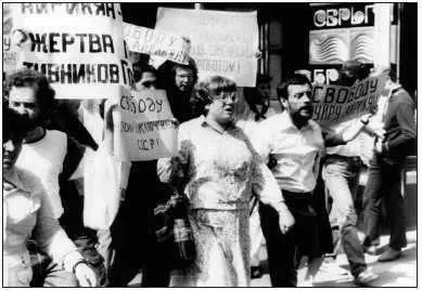 Дээсовцы идут июнь 1988 г Объединенные избиратели Лужники 21 мая 1989 г - фото 43