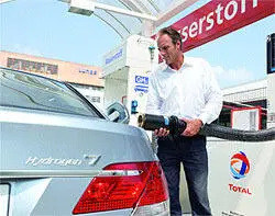 Двенадцатицилиндровый двигатель Hydrogen 7 объемом шесть литров развивает - фото 7