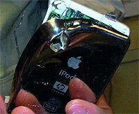Праздник пришел на улицу iPod 9 апреля компания Apple с помпой объявила о - фото 1