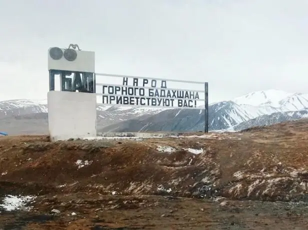 Пограничный пункт это два шлагбаума и два зданиявагончика Сотрудники в - фото 24