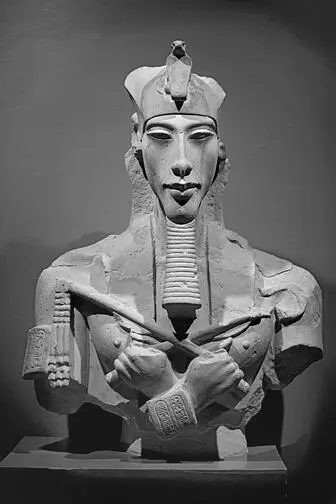 Статуя Эхнатона XIV в до н э Луксорский музей Луксор Египет В 90х годах - фото 11