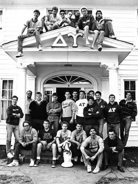 Братство Delta Upsilon 1980 г NC State University В 1841 годустуденты - фото 18