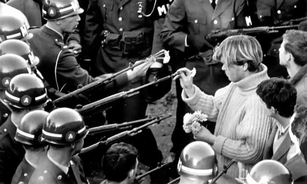 Антивоенная демонстрация у Пентагона 1967 г The Washington Post Getty - фото 28
