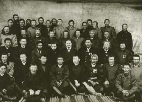 Собрание голов улусных управ начало ХХ века В 1898 году южная граница Якутской - фото 2