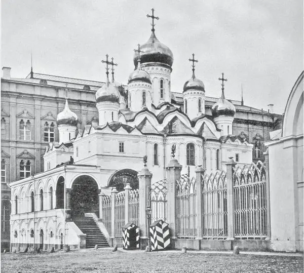 Благовещенский собор Фото из Альбомов Найденова 1880е Слева Грозненское - фото 7