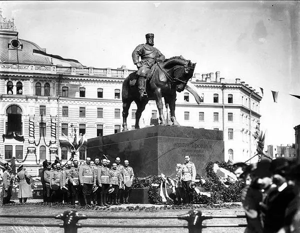 Торжественное открытие памятника Ну а в народе открытие памятника вызвало бурю - фото 33