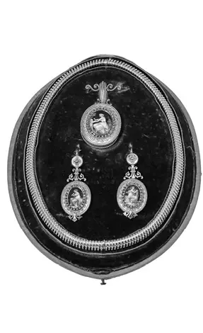 Оживленный Итальянский бульвар куда фирма Cartier переехала в 1859 году и - фото 7