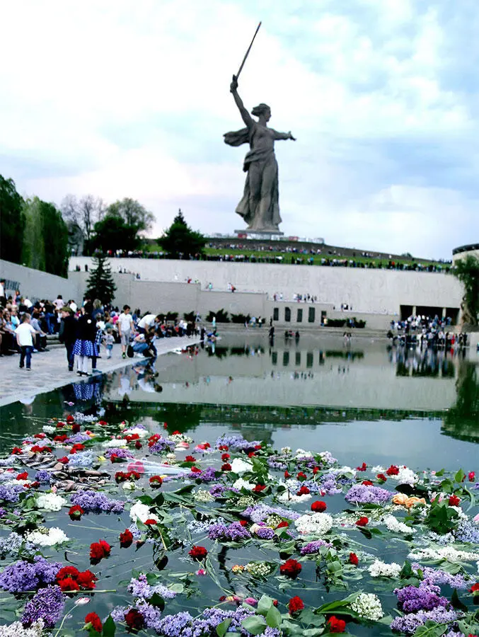 1 Сталинградская битва происходила с 17 июля 1942 года по 2 февраля 1943 года - фото 1