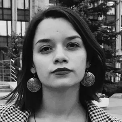 Родилась в 1985 году в Москве окончила факультет журналистики МГУ имени MB - фото 14