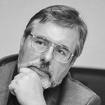 Родился во Львове всю жизнь прожил в Москве Окончил факультет журналистики - фото 16