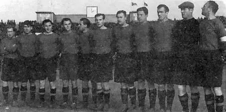 Команда ЦДКА чемпион СССР 1948 года Слева направо В Демин М Родин В - фото 19
