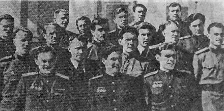 Команда ЦДКА чемпион страны 1950 года Слева направо нижний ряд В - фото 22