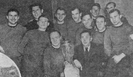 Команда ЦДКА чемпион и обладатель кубка страны 1951 года Слева направо А - фото 24