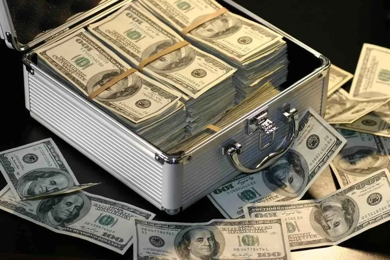 Fig 131 Three of Disks Orderly Finances the bills are strapped into - фото 26