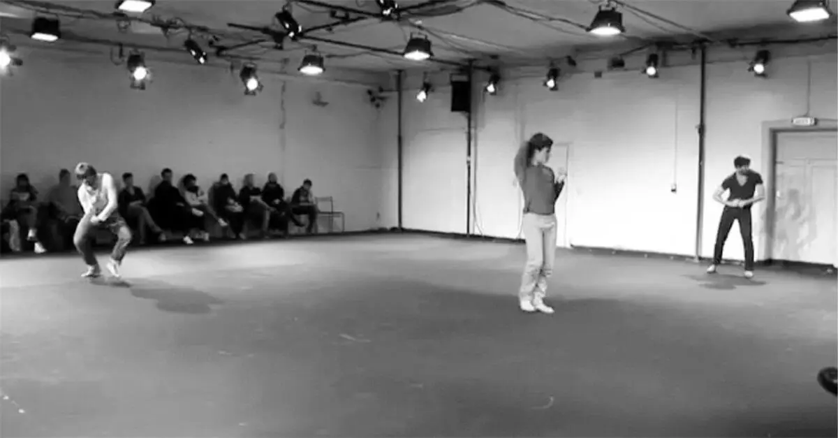 Ил 1 Кадр из видео Kneeding 2010 Йефты ван Динтера Jefta van Dinther - фото 1