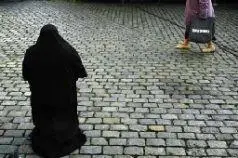 Мусульманская бабушка в Брюсселе Бельгия Говорят что Ноев ковчег построили - фото 17