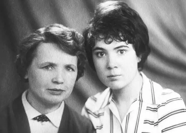 С мамой Ленинград 1960 год Но в те времена детям редко покупали чтонибудь - фото 10