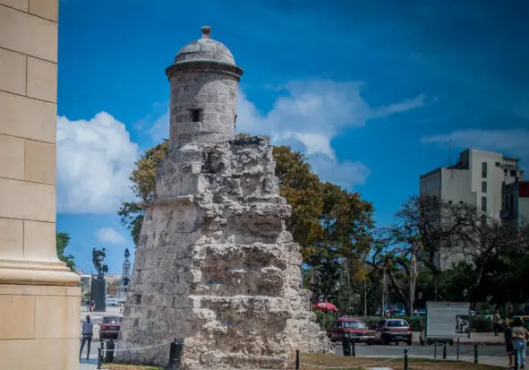 Остатки Стены Гаваны Гавана неоднократно подвергалась нападениям пиратов и - фото 12