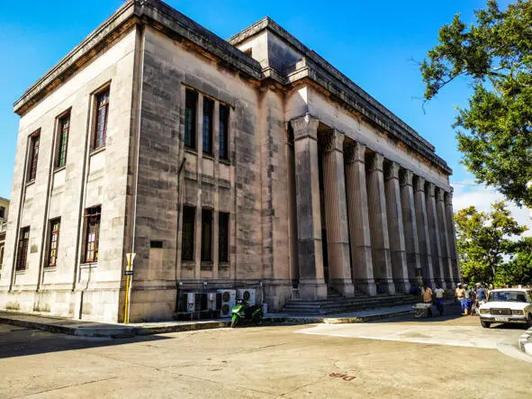 Aula Magna de la Universidad de La Habana 25 февраля 1853 года в городе - фото 40